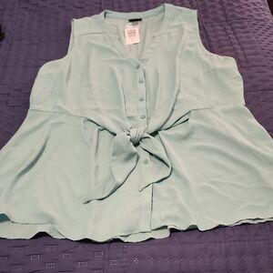NWT TORRID MINT GREEN SLEEVELESS TIE FRONT BLOUSE